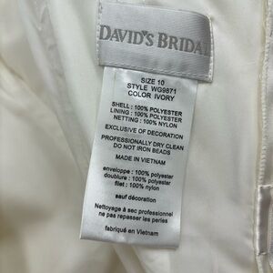 Wedding Dress Ivory Size 10 never wore beaded sash added